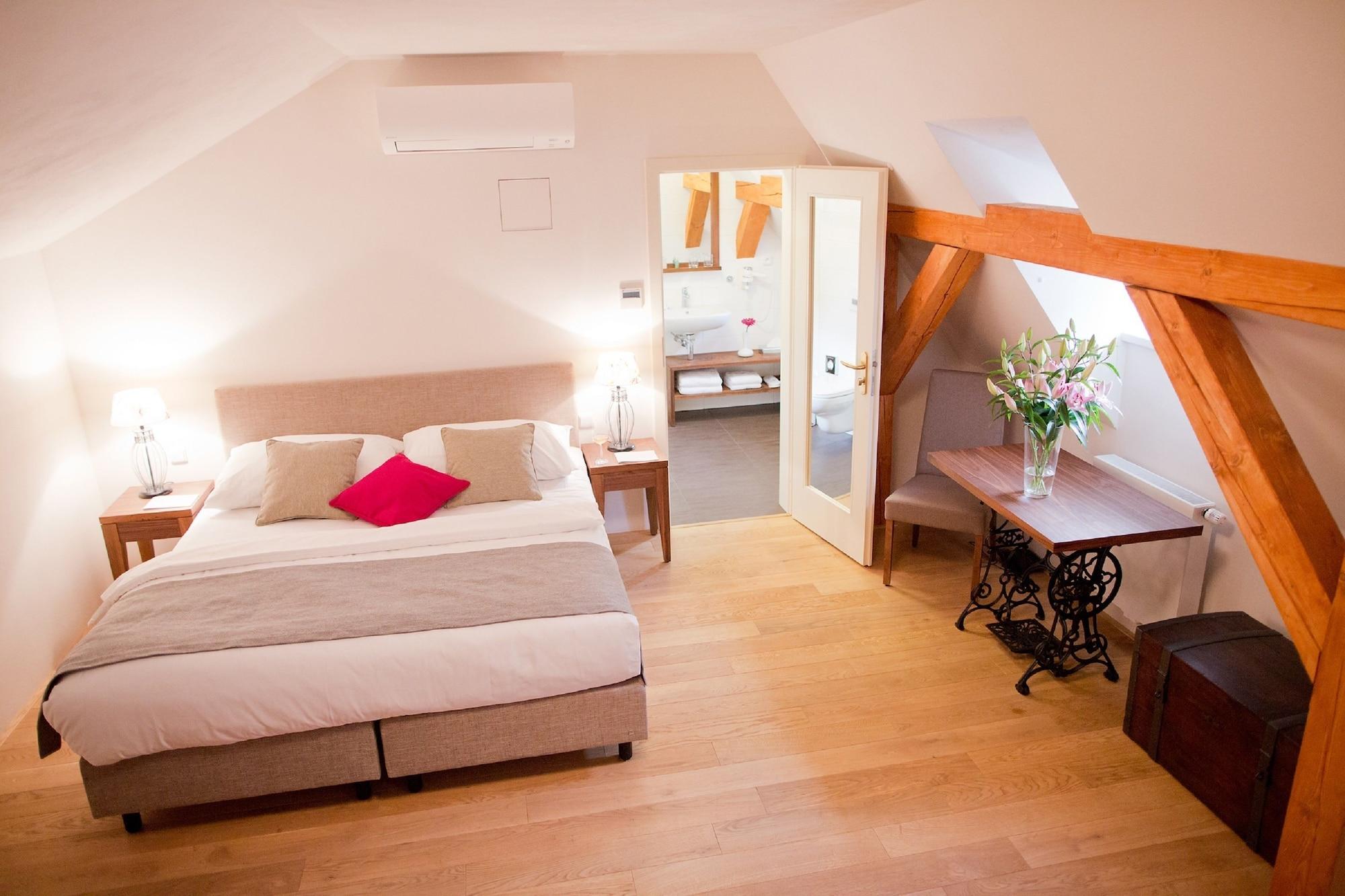 Hotel Golden Key Prague Castle Ngoại thất bức ảnh