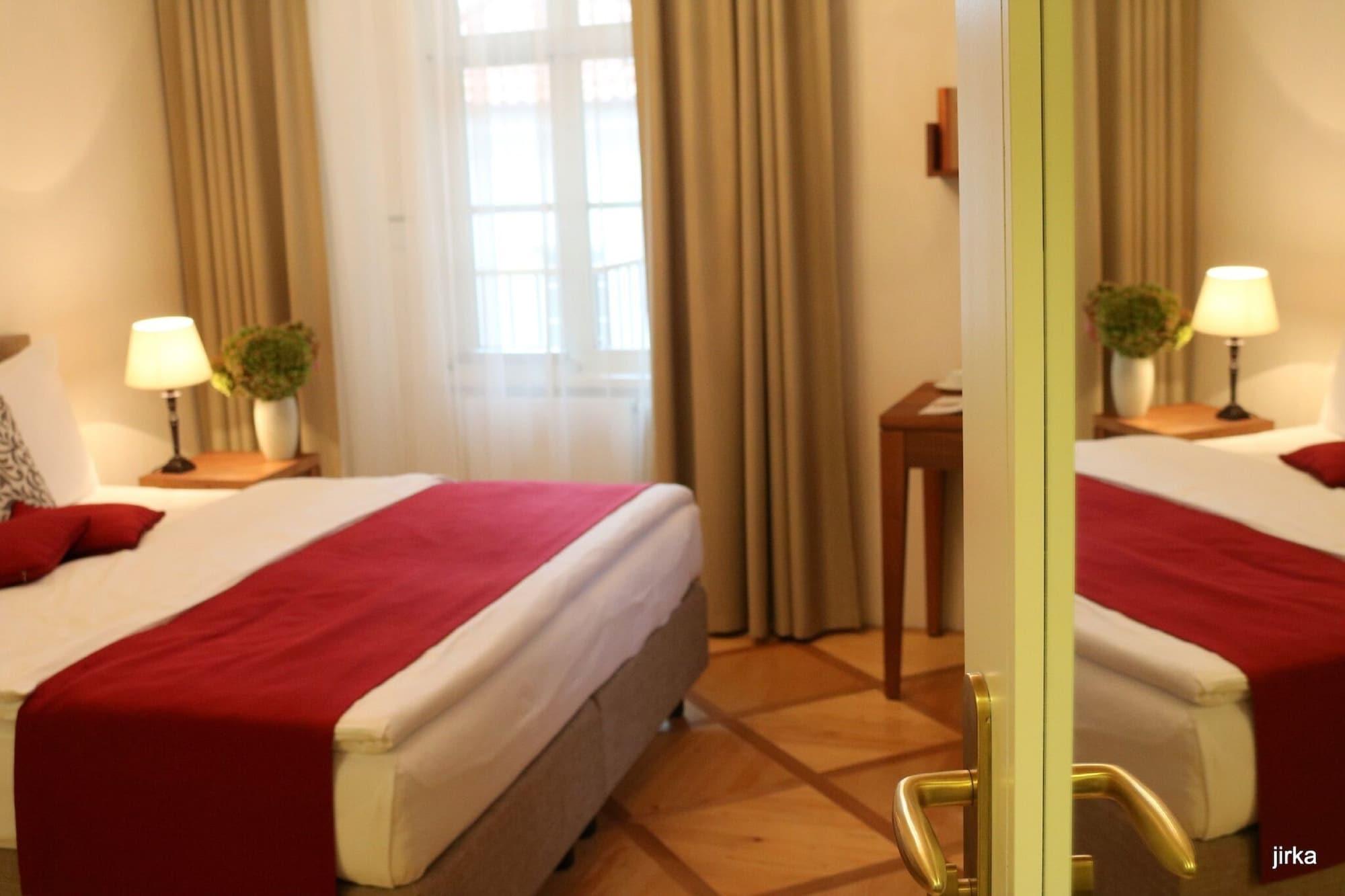 Hotel Golden Key Prague Castle Ngoại thất bức ảnh
