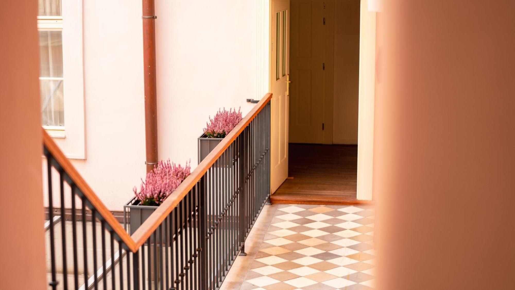 Hotel Golden Key Prague Castle Ngoại thất bức ảnh