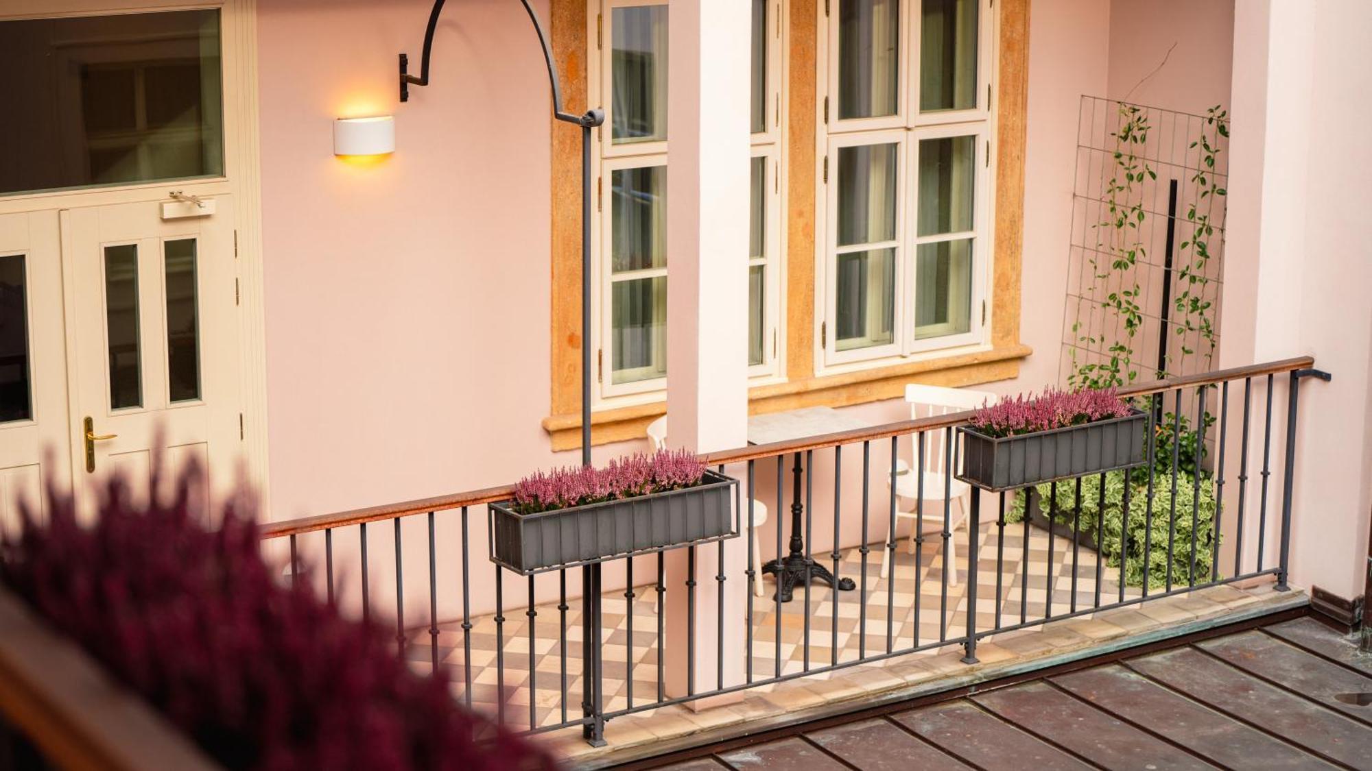 Hotel Golden Key Prague Castle Ngoại thất bức ảnh